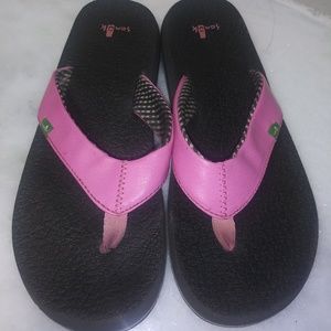 Sanuk. Sandals